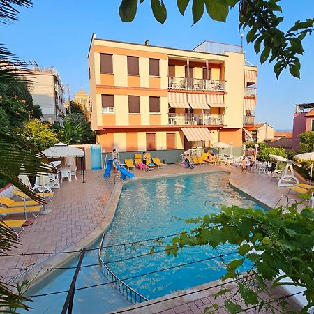 Residence Olivotti Finale Ligure Buitenkant foto