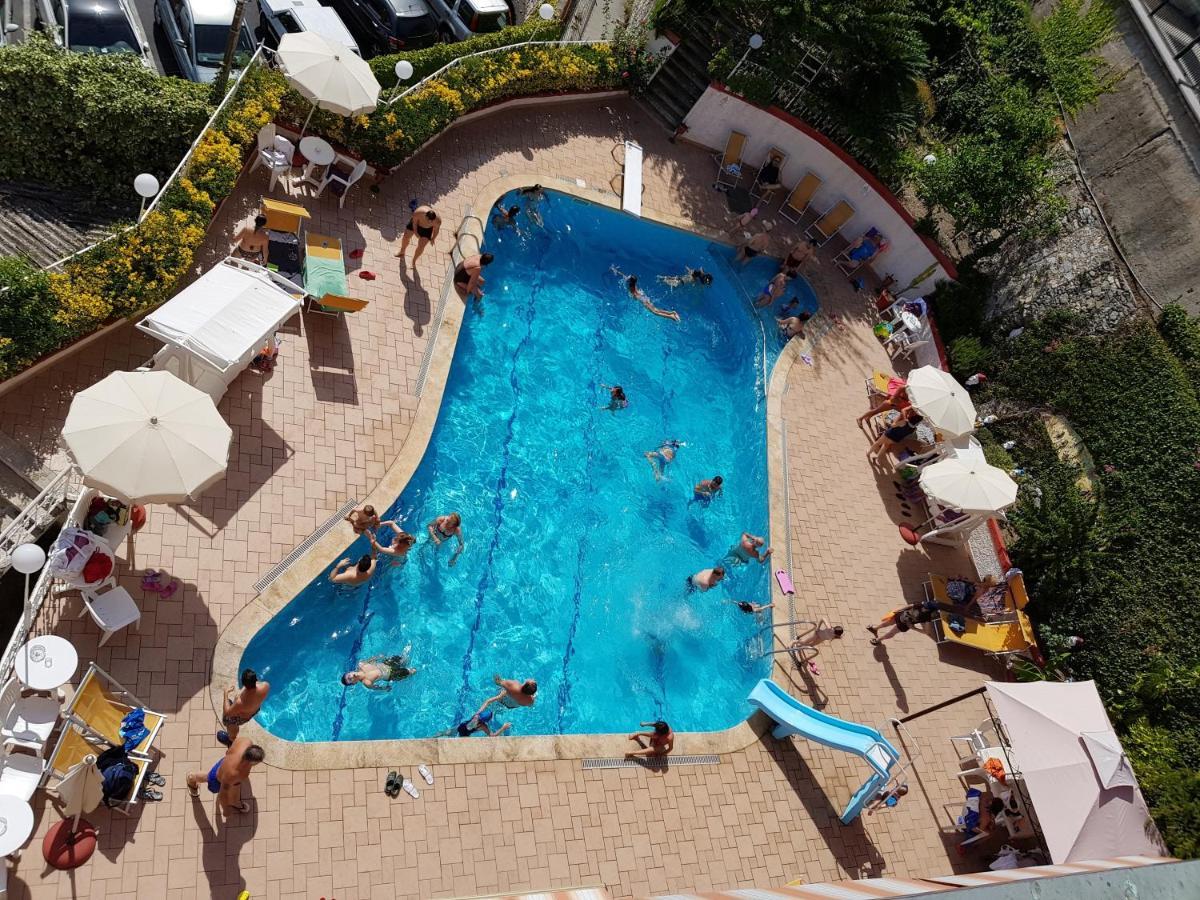 Residence Olivotti Finale Ligure Buitenkant foto
