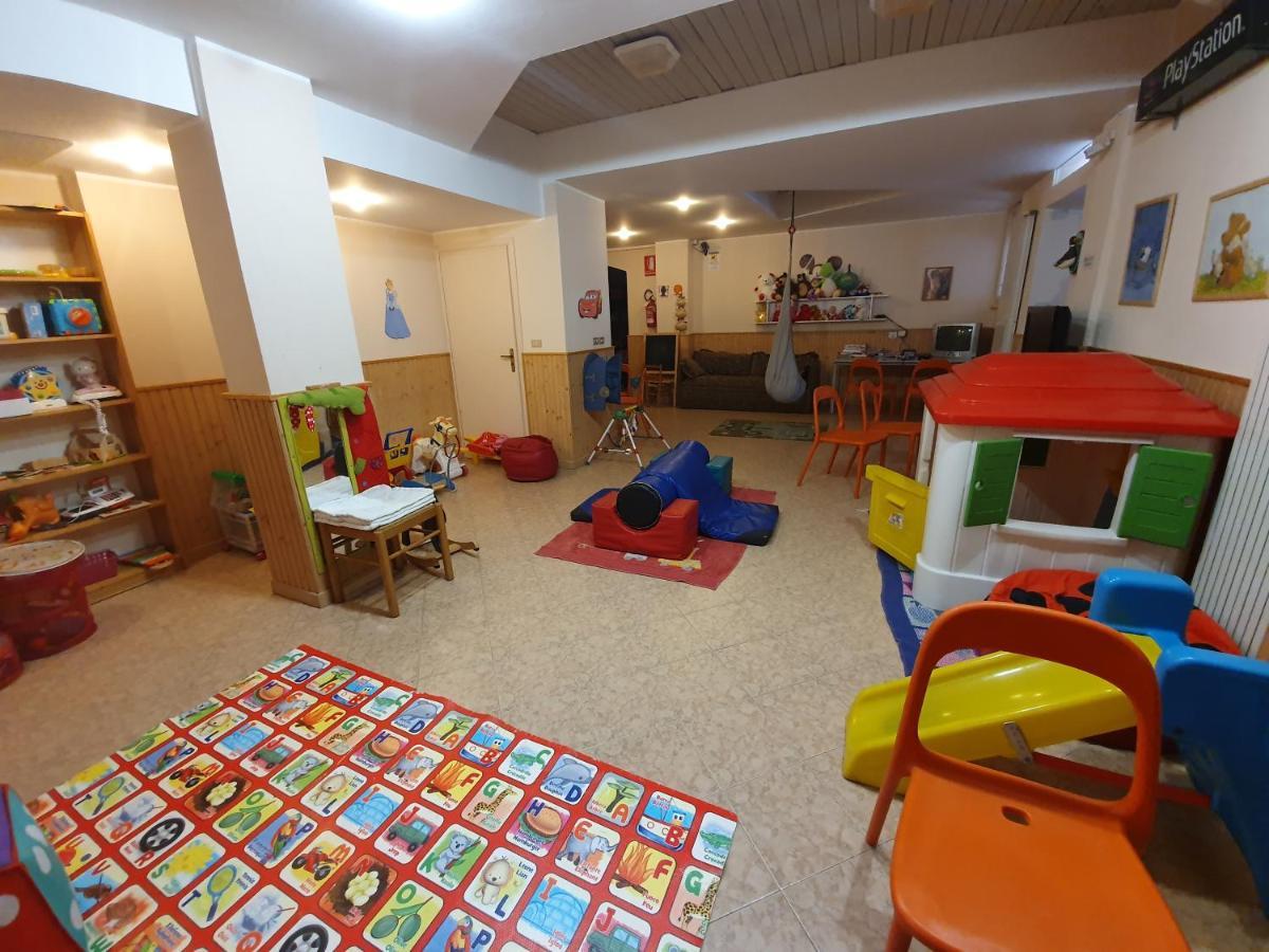 Residence Olivotti Finale Ligure Buitenkant foto