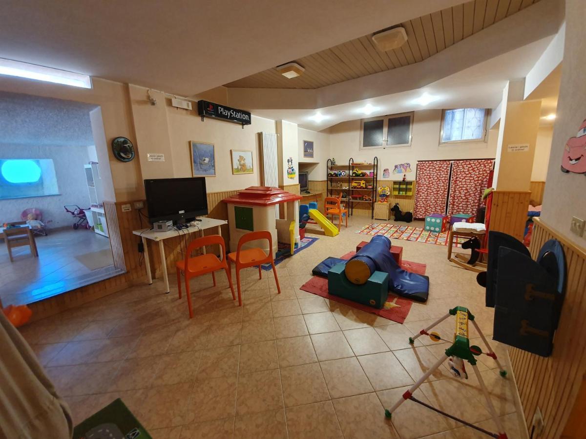 Residence Olivotti Finale Ligure Buitenkant foto