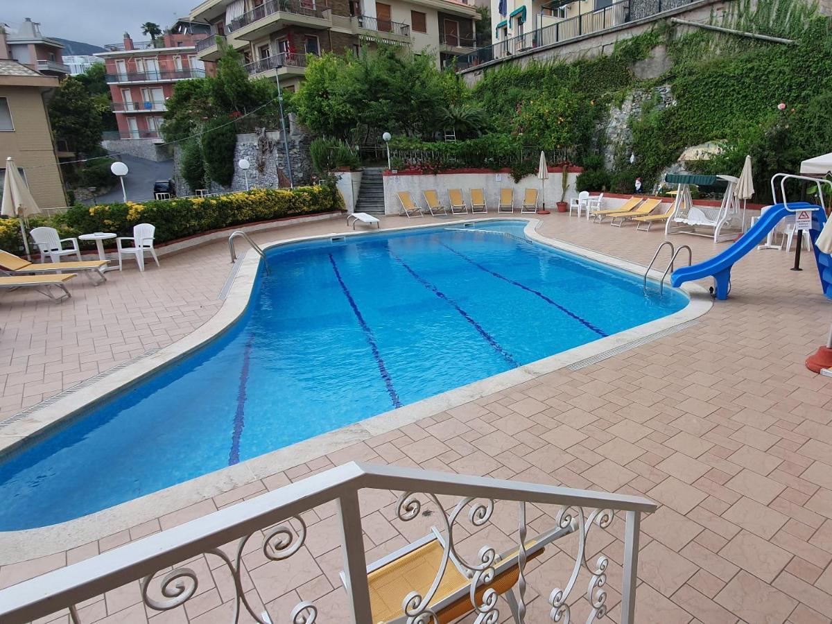 Residence Olivotti Finale Ligure Buitenkant foto