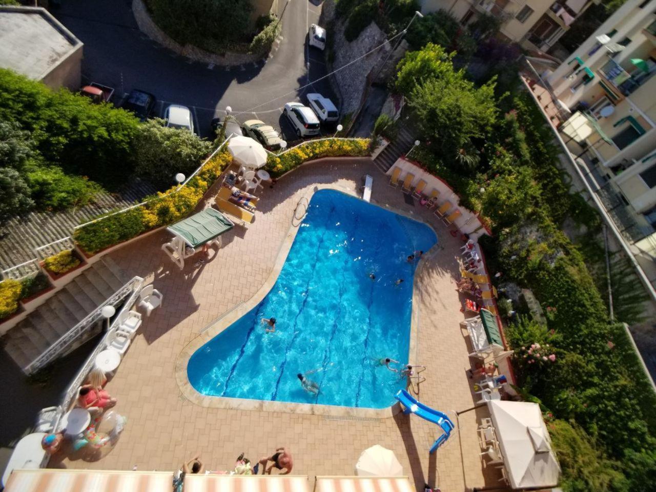 Residence Olivotti Finale Ligure Buitenkant foto