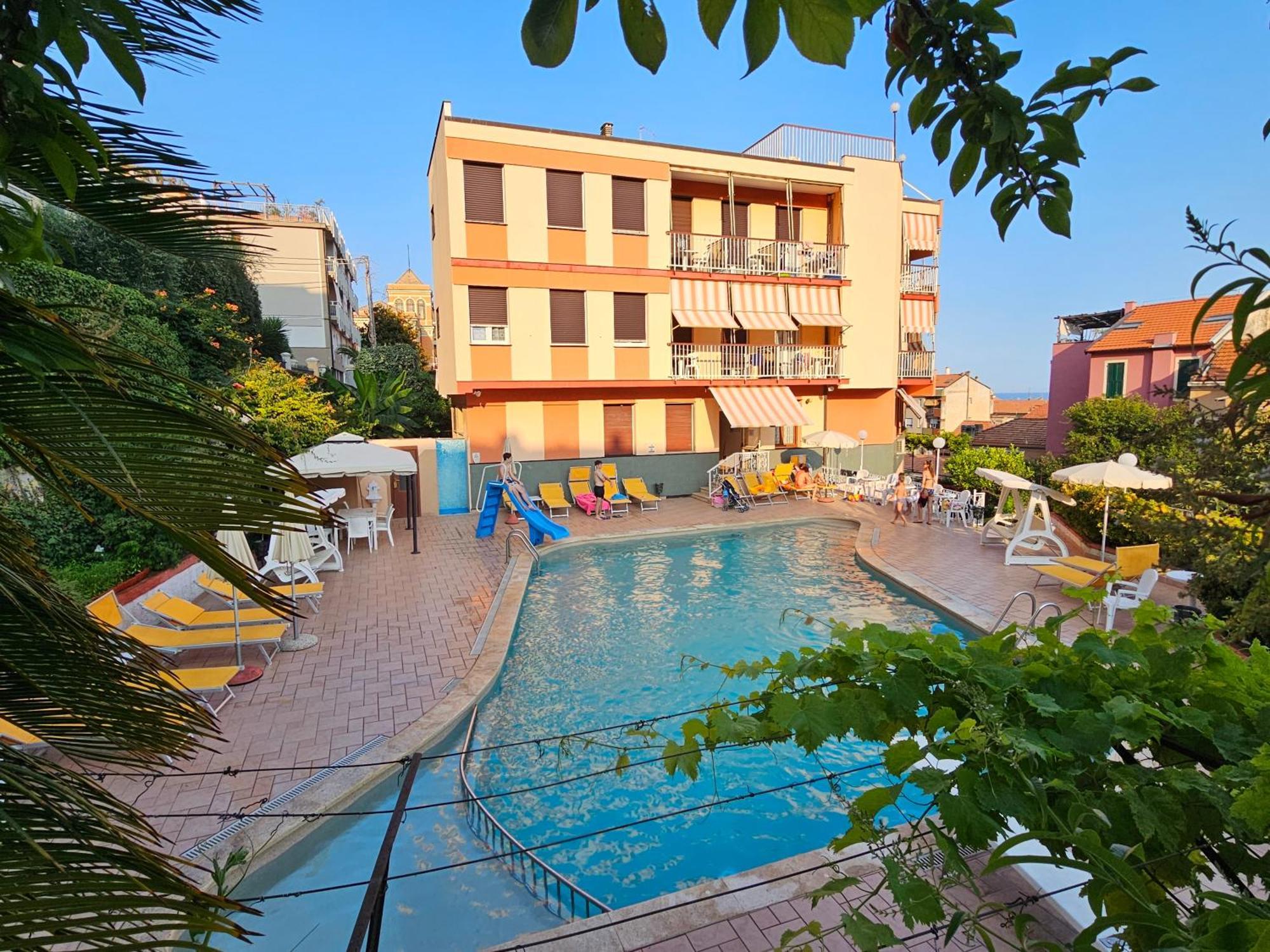Residence Olivotti Finale Ligure Buitenkant foto